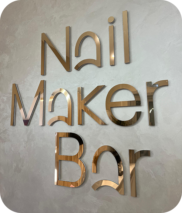 От чего зависит стоимость плоских букв из металла?